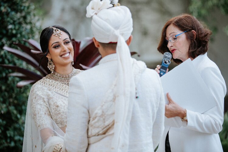 Elva is a professional marriage celebrant based in Redlands, Brisbane