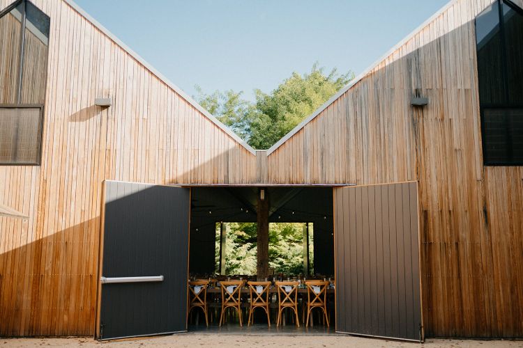 Chic barn wedding venue in Wollombi NSW