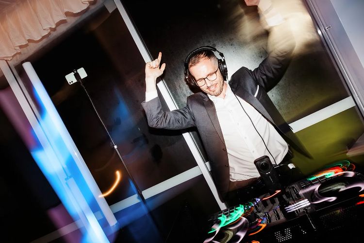 DJ Kelso in action at a Central Coast wedding