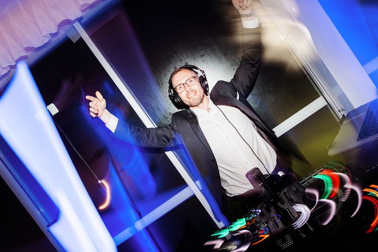 DJ Kelso DJ'ing and MC'ing at a Sydney wedding reception