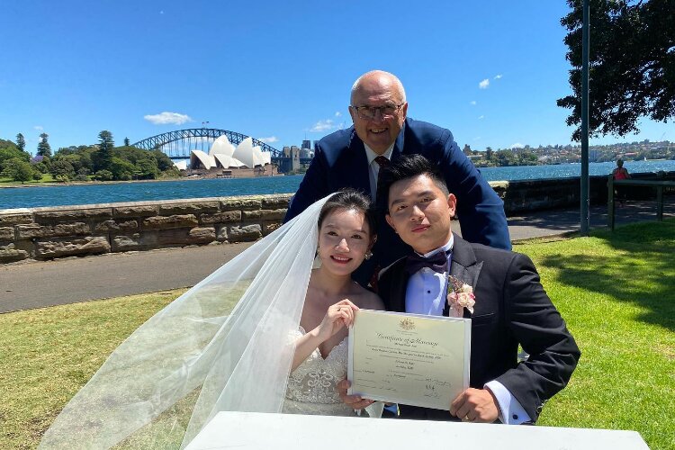 Elopement in the Botanical Gardens Sydney by Michael Janz