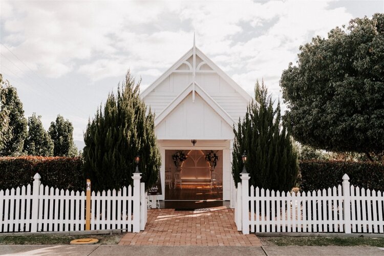 Last minute white wedding chapel