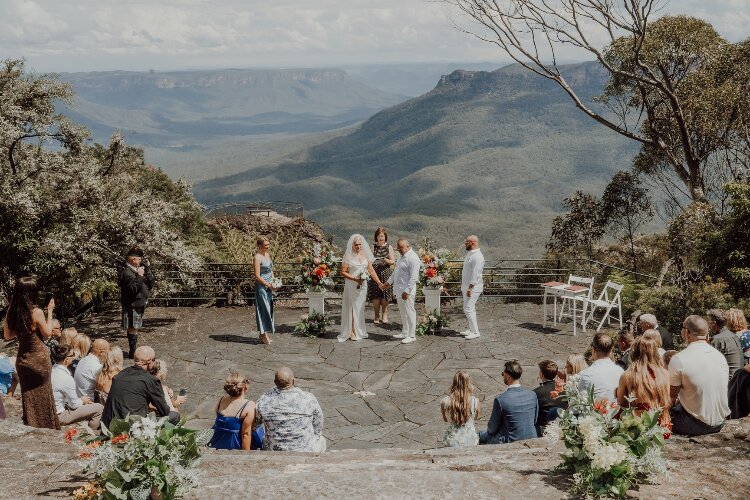 Leura wedding ceremony venue with views over the Jamison Valley
