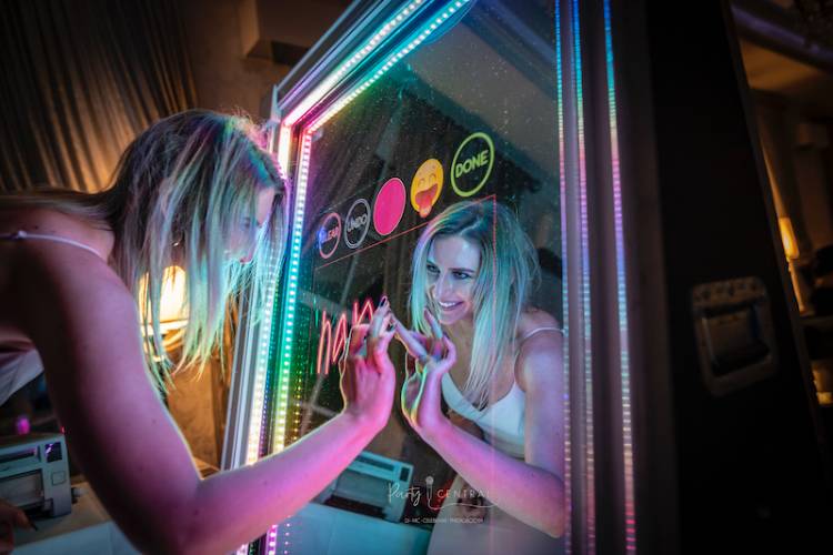 Mirror photo booth to hire in Wollongong