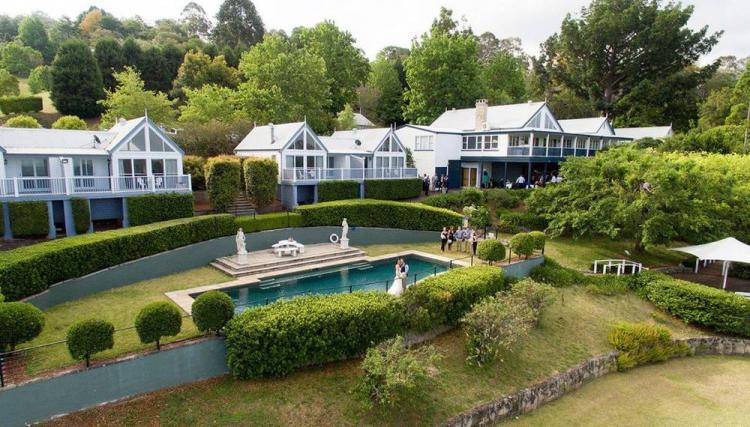 Garden wedding venue Loxley on Bellbird Hill