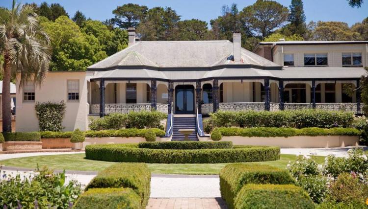 Peppers Craigieburn is an historic Bowral wedding venue with secret rose gardens