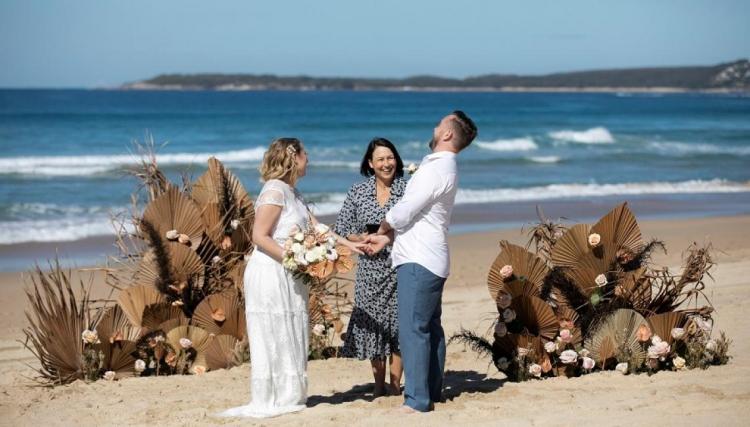 Elopement celebrant amanda knapton