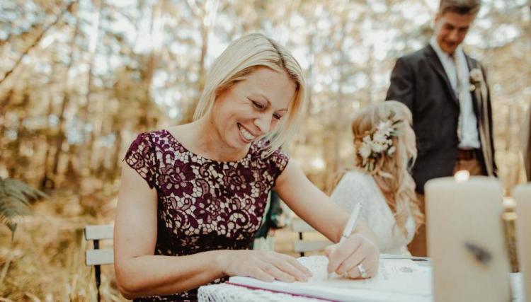 Hunter Valley Marriage Celebrant Nicky Surnicky