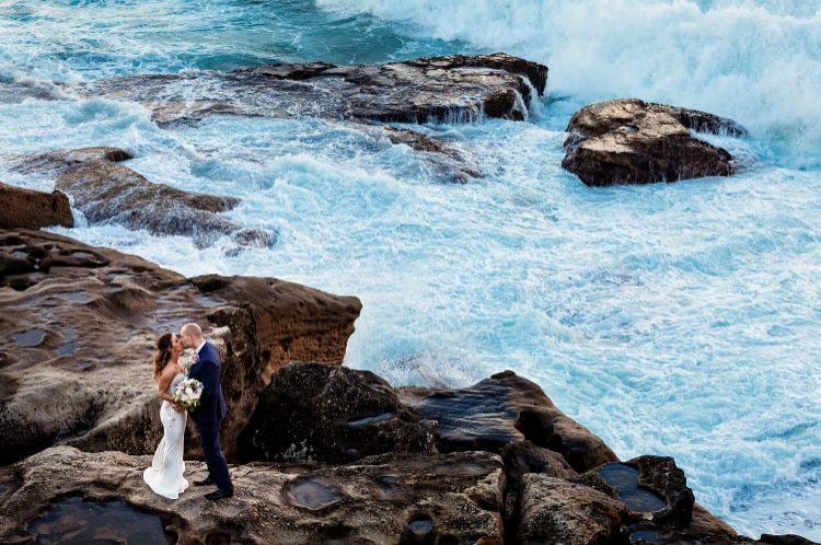 Candid wedding photos by Florent Vidal