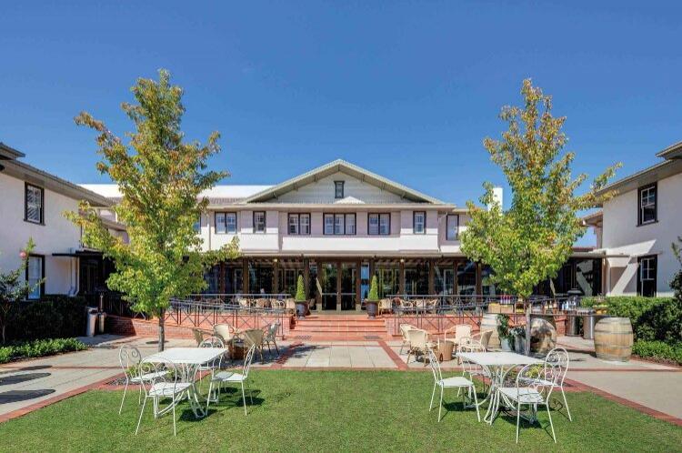Hotel Kurrajong Outdoor Weddings