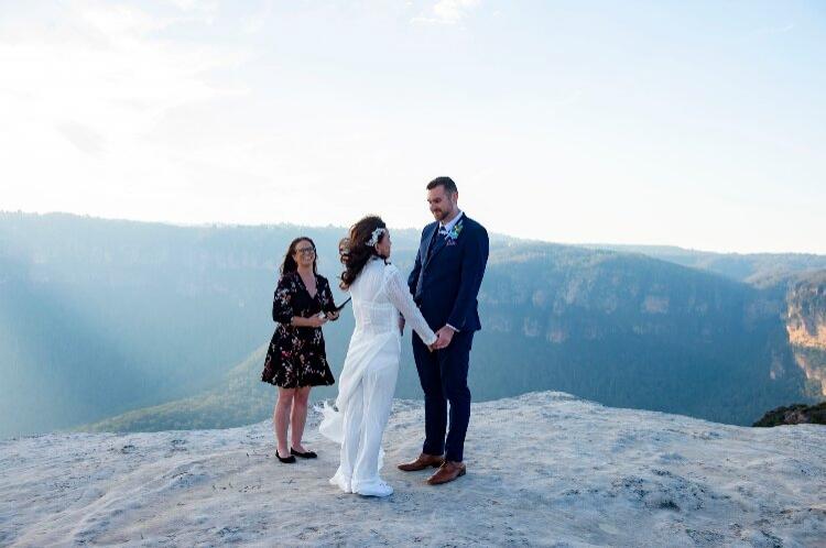 Quickie wedding ceremony at Lincolns Rocks, Blue Mountains by Elegant Hearts