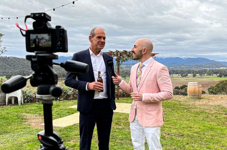 Western Sydney Wedding Entertainment With Tommy Chats