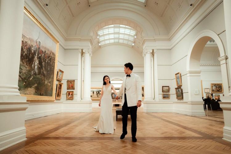 Bride & Groom at Sydney Wedding Venue the Art Gallery NSW