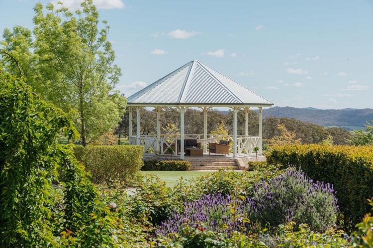 Rhyanna Park Garden wedding venue